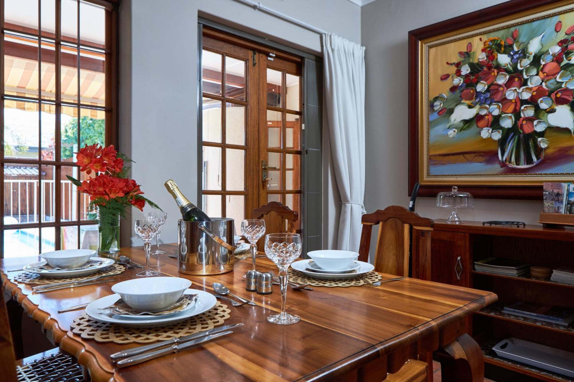 Meerendal Cottage-Affordable Luxury-Private Garden With Pool & Hot Tub Ciudad del Cabo Exterior foto