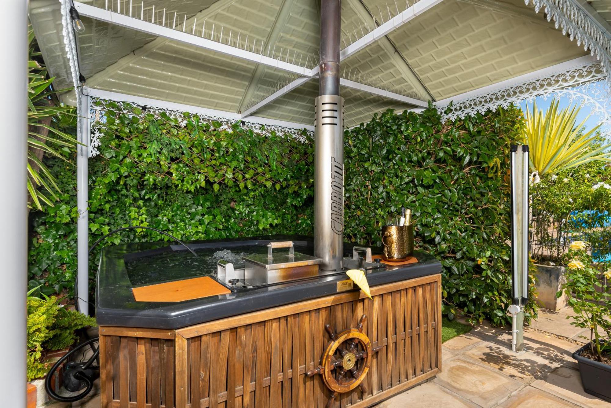 Meerendal Cottage-Affordable Luxury-Private Garden With Pool & Hot Tub Ciudad del Cabo Exterior foto